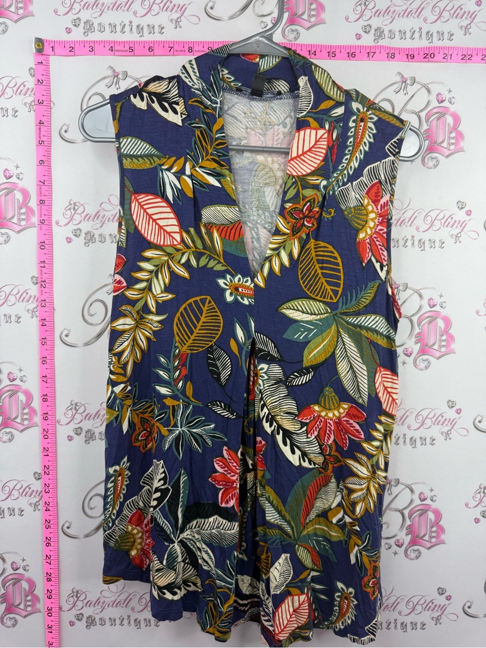 Cable & Gauge tank top flowers tiki Navy Floral V-Neck Sleeveless Camisole